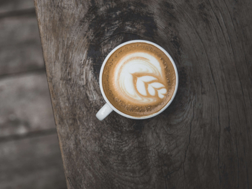 Krémové latte macchiato s jemnou pěnou, 350ml (velké)